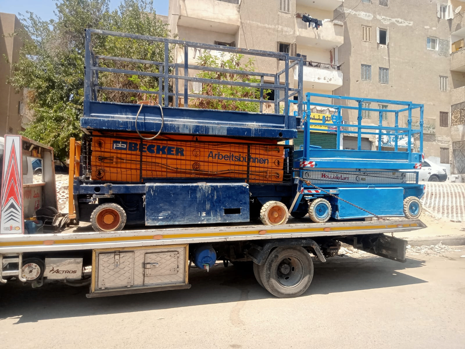 خدمة نقل المعدات على تريلات لو-بد
