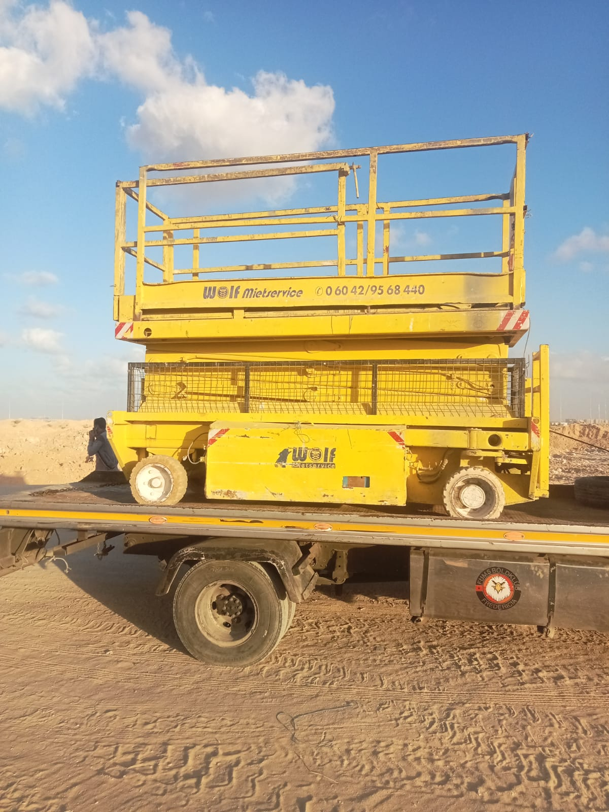 معدات نقل وتحميل للمواقع